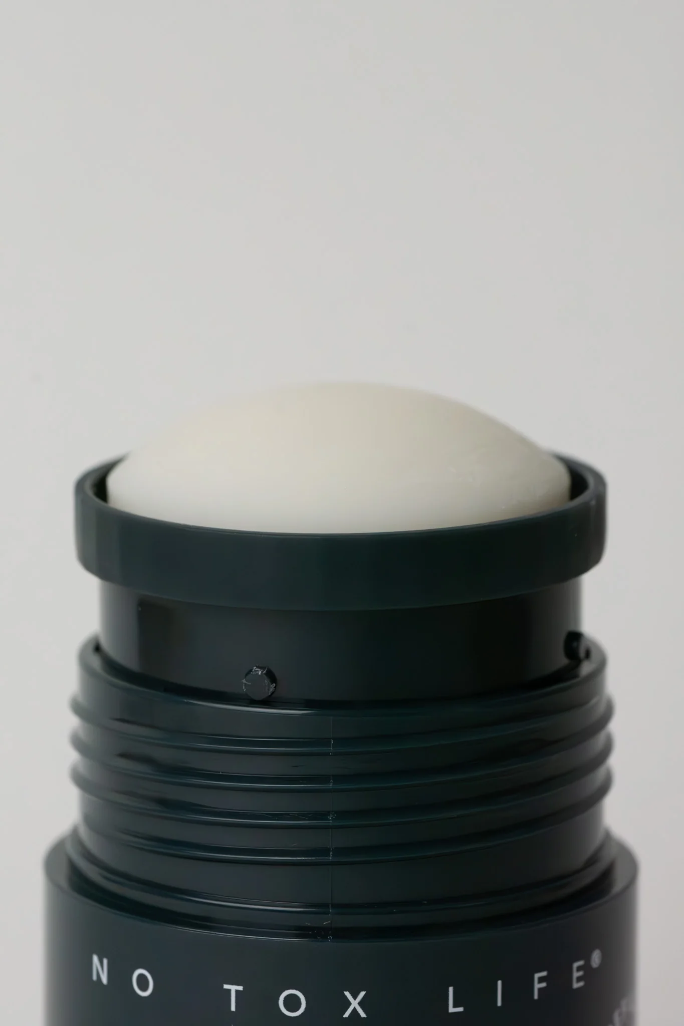 SOLIDSILK® Refillable Deodorant (Earl Grey) - Extra Strength - No Tox Life® - Image 6